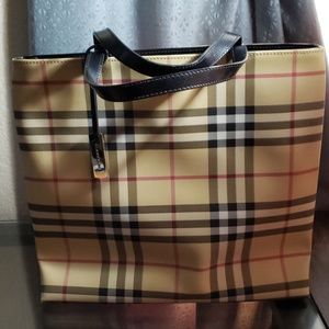 🇬🇧 Burberry Nova Check Tote